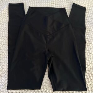 Black athletic AERIE cross over leggings